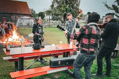 Het erf van De Laerehoeve tijdens het festival
